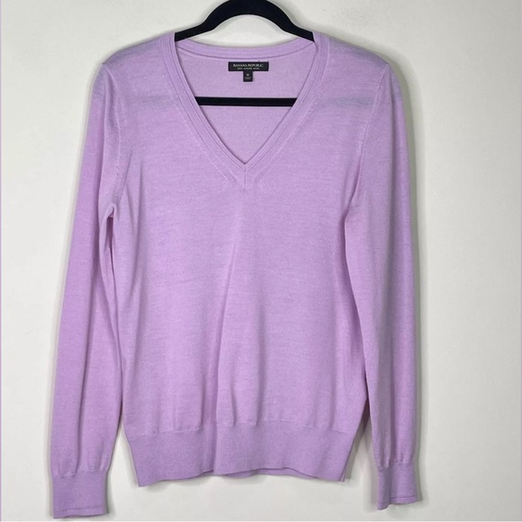 NWOT Merino wool v neck sweater, Banana republic, lavender, lilac, purple - Picture 1 of 6